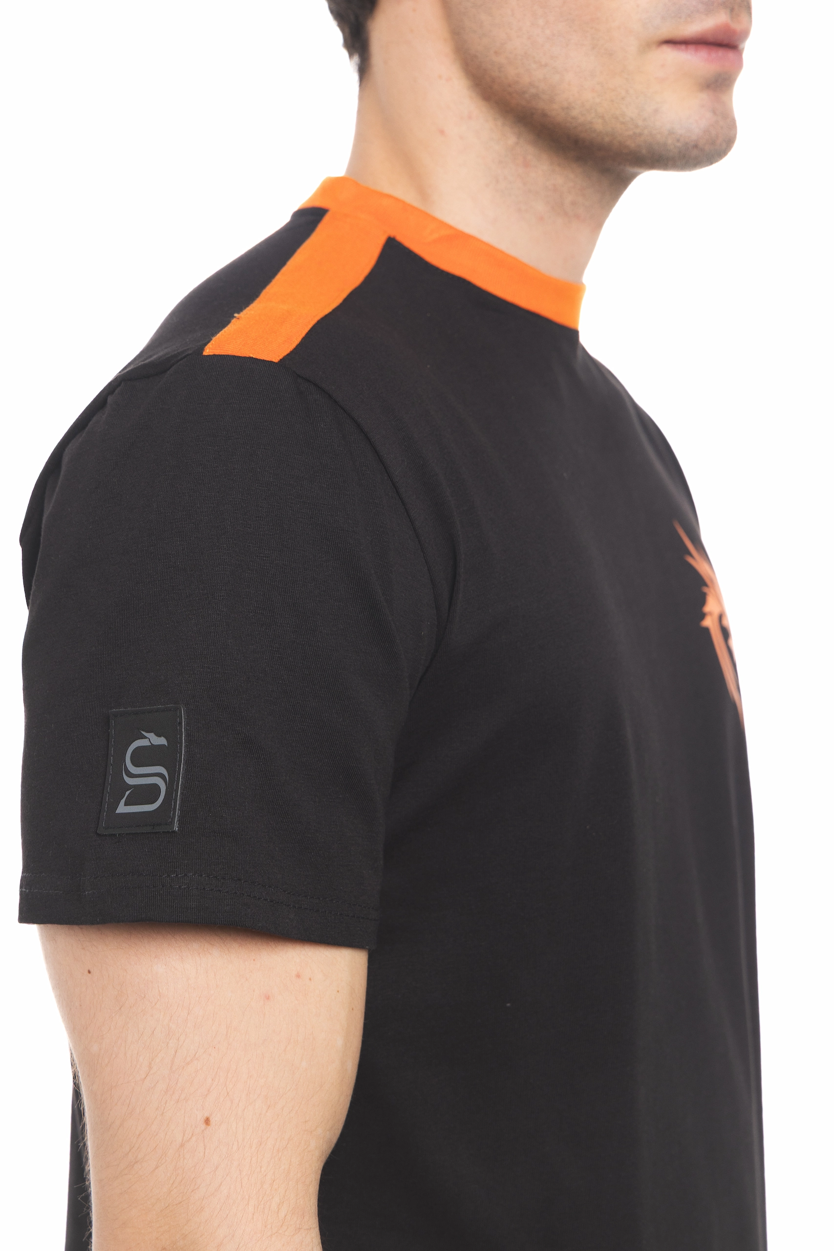 CAMISETA ESTAMPADO NEGRO / NARANJA - Imagen 5