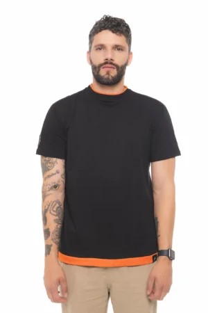 CAMISETA BÁSICA NEGRA