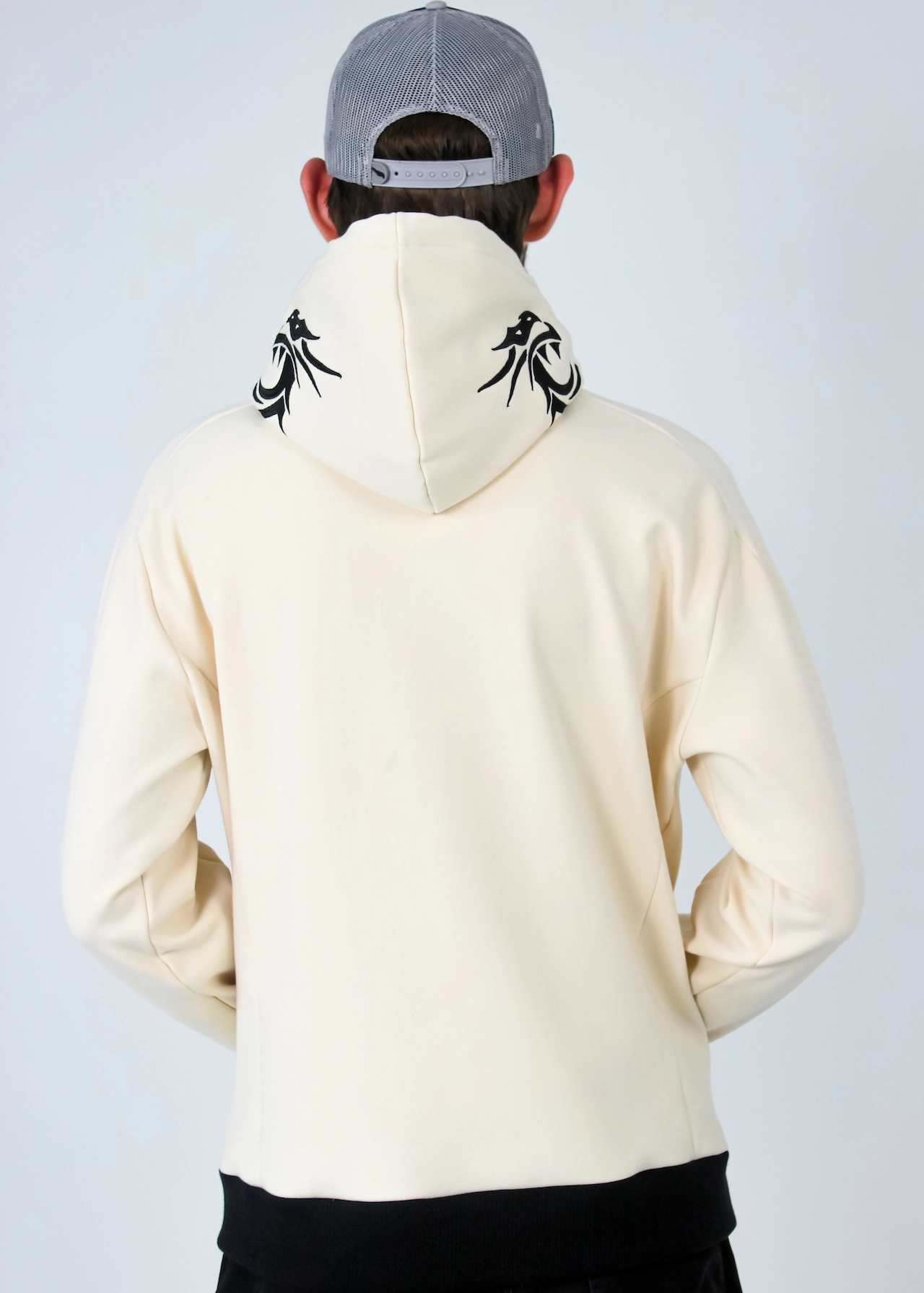HODDIE BORDADO PERLA 3
